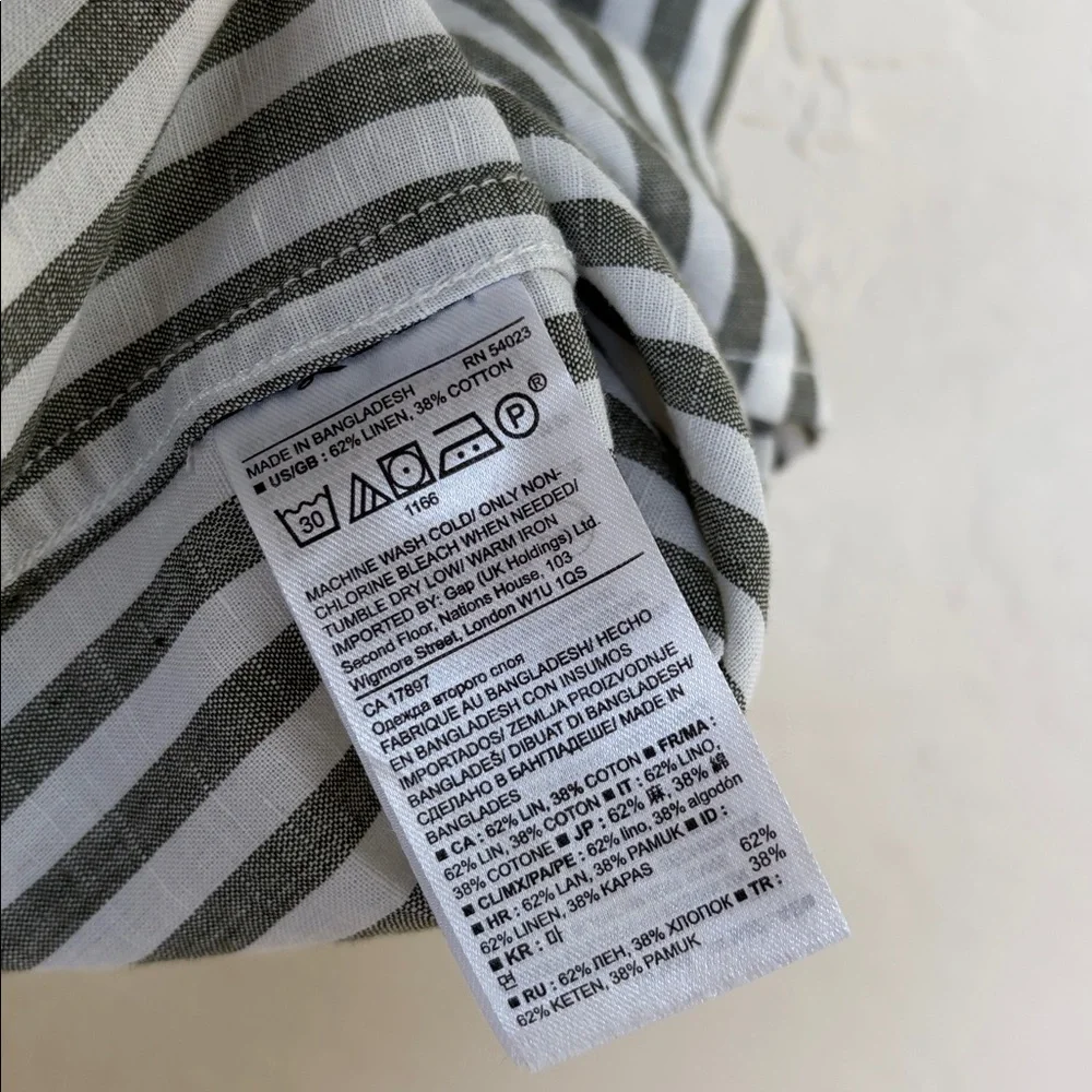 Banana Republic casual button